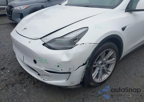 2022 Tesla Model Y Long Range Dual Motor All-Wheel Drive z USA, uszkodzony, nr VIN 7SAYGDEE7NF537535